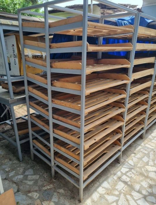 Срочно продаются стеллажи для выпечки