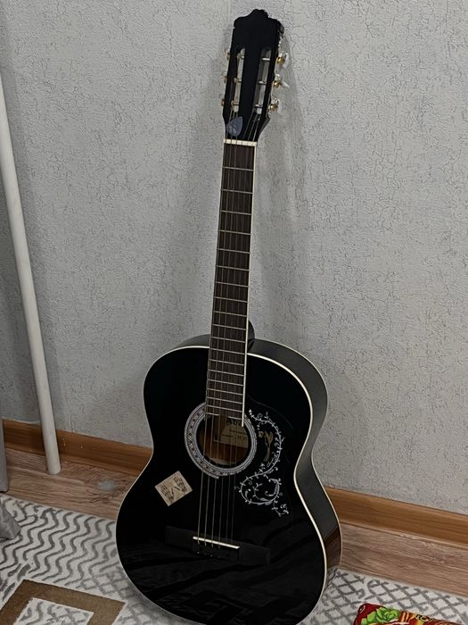 Гитара акустическая