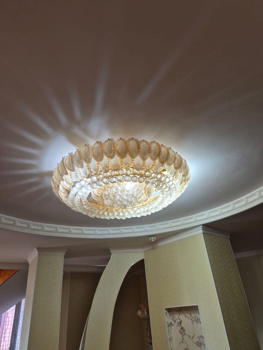 Продам большую люстру