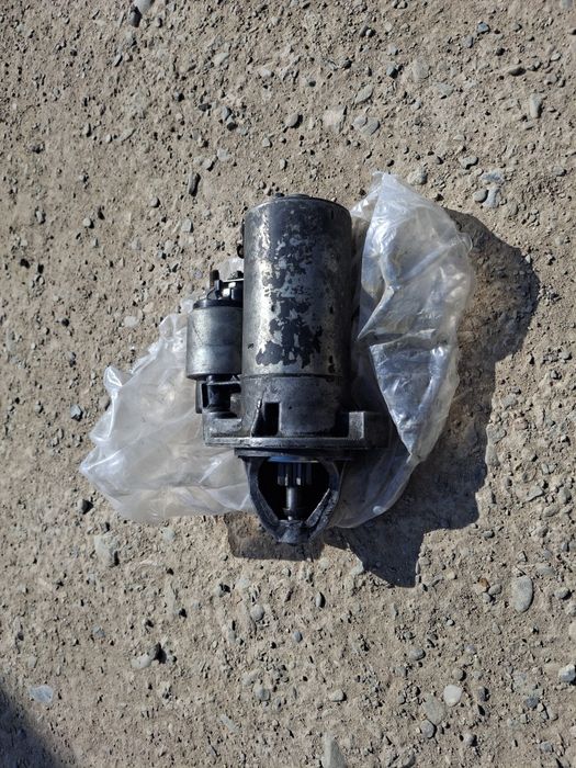 Продам стартер на м102 мерс 124