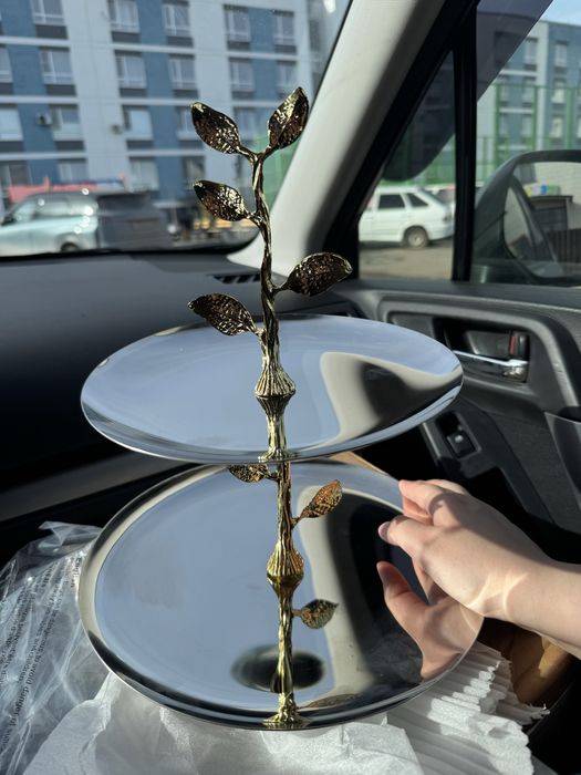 Продам новую этажерку