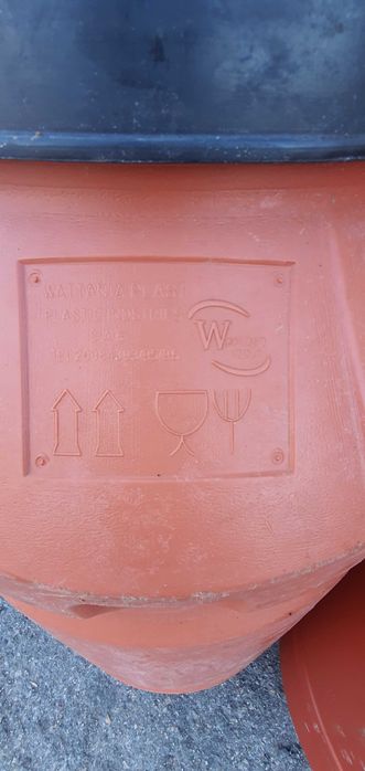 Дебелостенни бидони