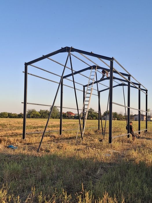 Vând structura metalica 6x15x4 Preț 5000€