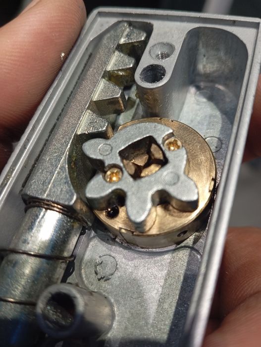 Ремонт замков установка замков вскрытие замков Zamok oʻrnatish eshik .