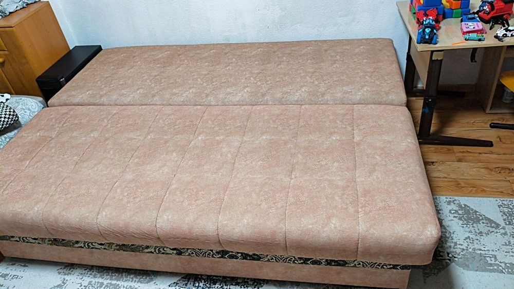 Продам диван. Б/у. Раздвижной. Доставки нет