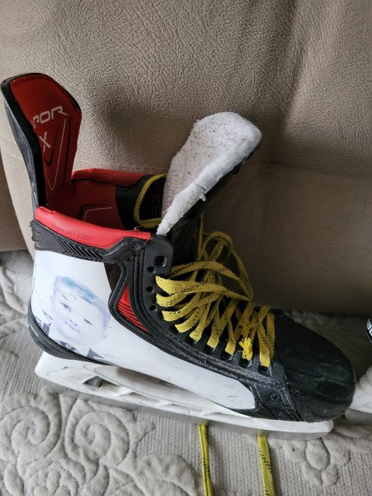 Продам коньки хоккейные