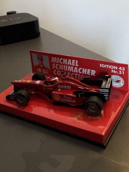 Macheta Ferrari F310/2 Michael Schumacher 1996 Minichamps 1:43 - cu semnătura