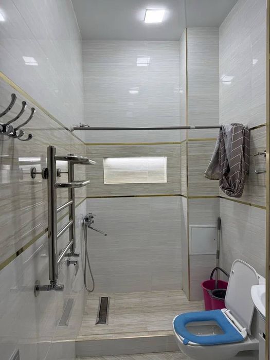 4-х комнатная квартира. Две комнаты на 1 этаже и две на мансарде AU