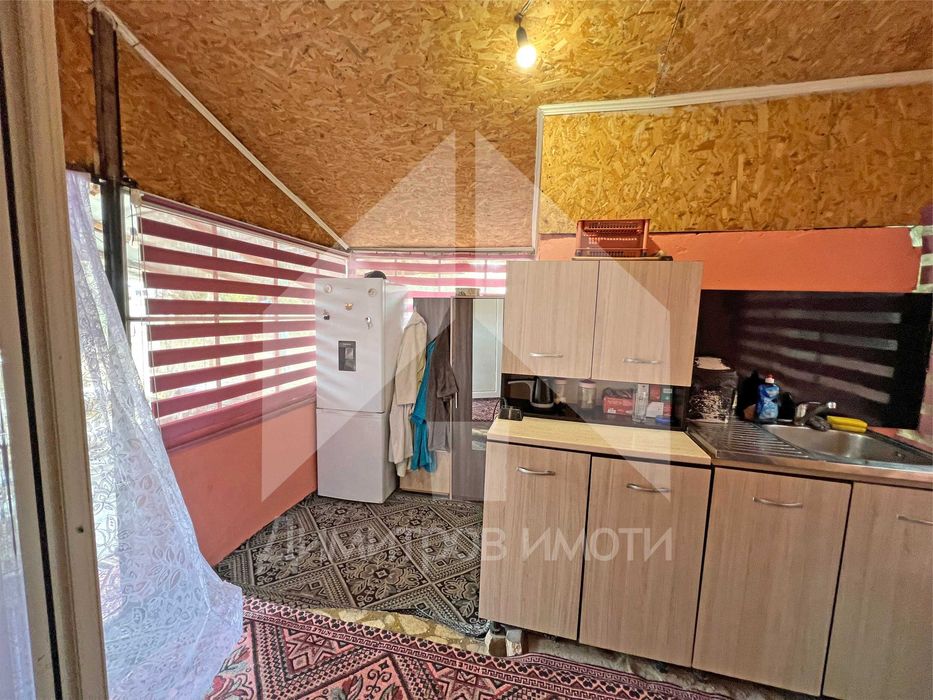 Продава самостоятелна, еднофамилна къща гр. Нови пазар - кв. Нииж.