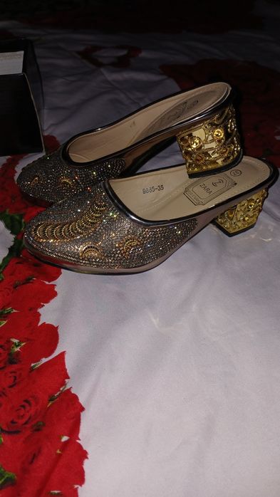 Женская обувь 37 размер