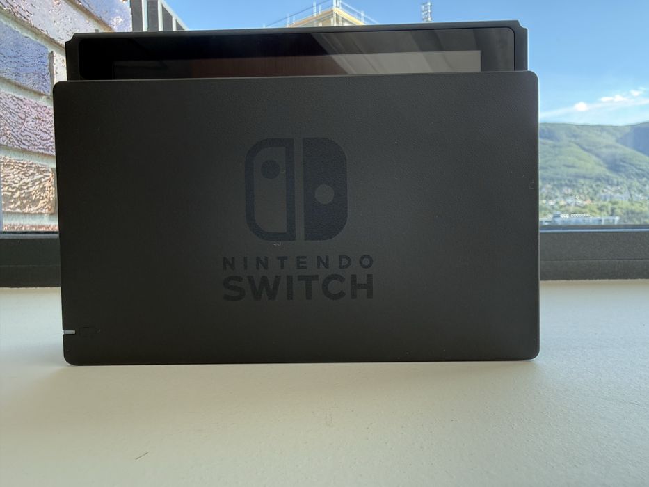 Nintendo Switch + Minecraft + Super Mario Deluxe + калъф