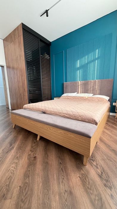 Продам двухспалную кровать с матрасом 180х200