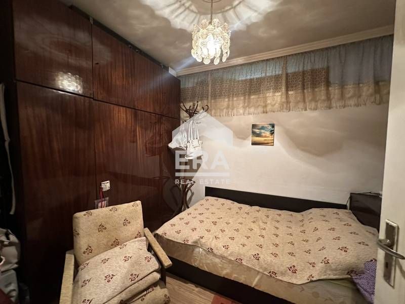 Тристаен апартамент в квартал ,,Любен Каравелов ,,