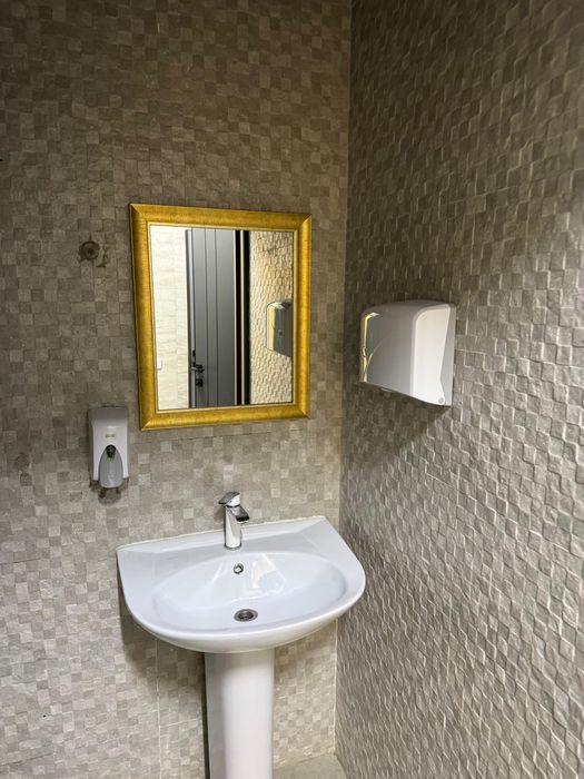 Продам унитазы, раковины, зеркала