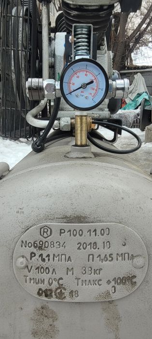 Продам воздушный компрессор.  В идеале .