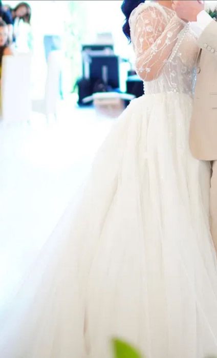 Rochie de mireasa, material din Dubai