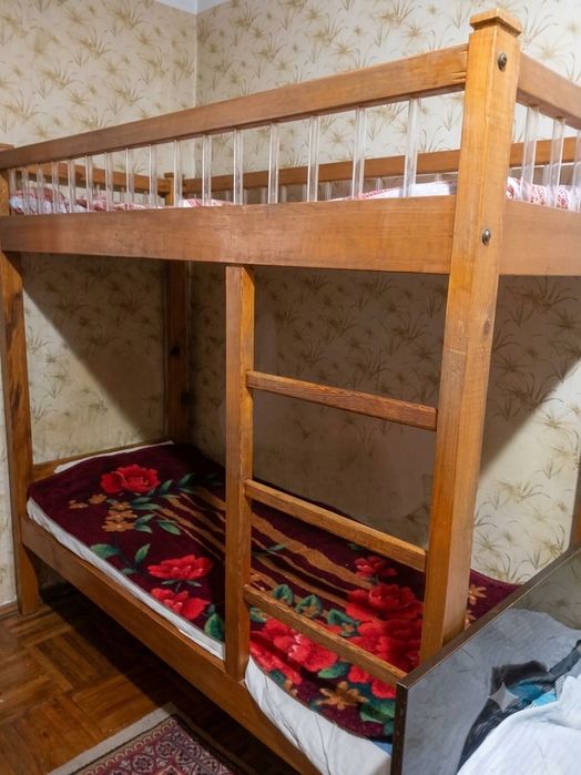 Кровать двухъярусная детская б/у из натурального дерева