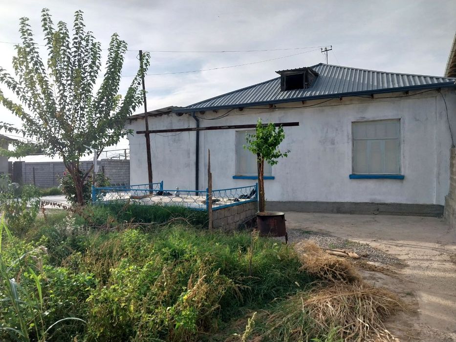 Продаю дом в хорошем состаянии газ свет вода есть без проблем