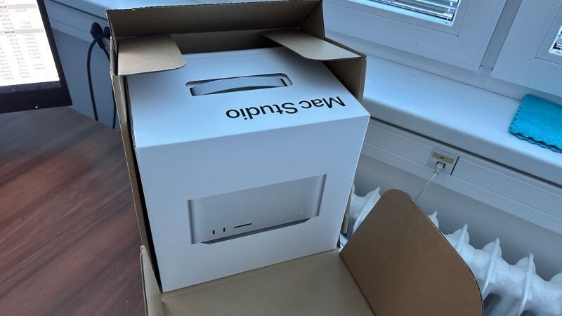 Apple Mac Studio M2 Max.