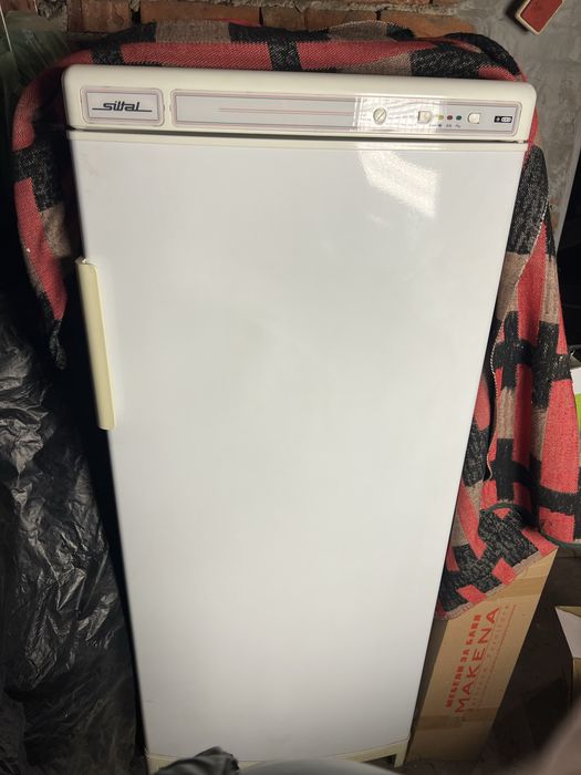 Фризер с 6 чекмеджета много малко ползван