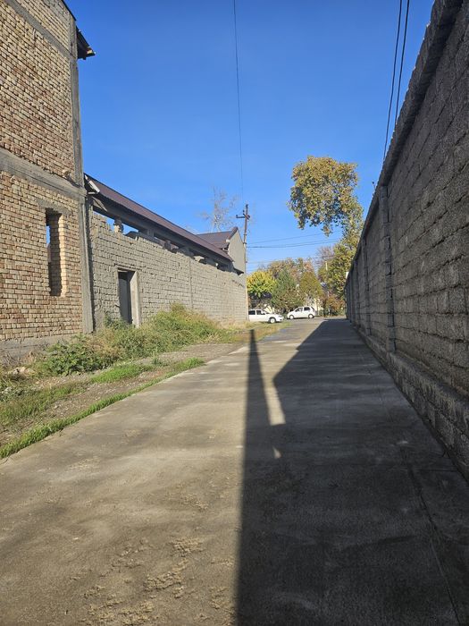 Дӯрмон марказида 12,6  сотих ер участкаси сотилади.