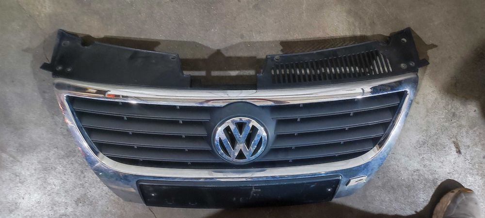 Grila centrala bara fata volkswagen vw passat B6 break an 2008