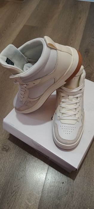 Calvin Klein оригинални дамски бели кецове, 36 н.