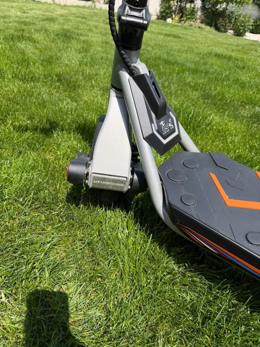 Trotinetă electrică KuKirin A1 – aproape nouă, doar 86 km, stare excelentă
