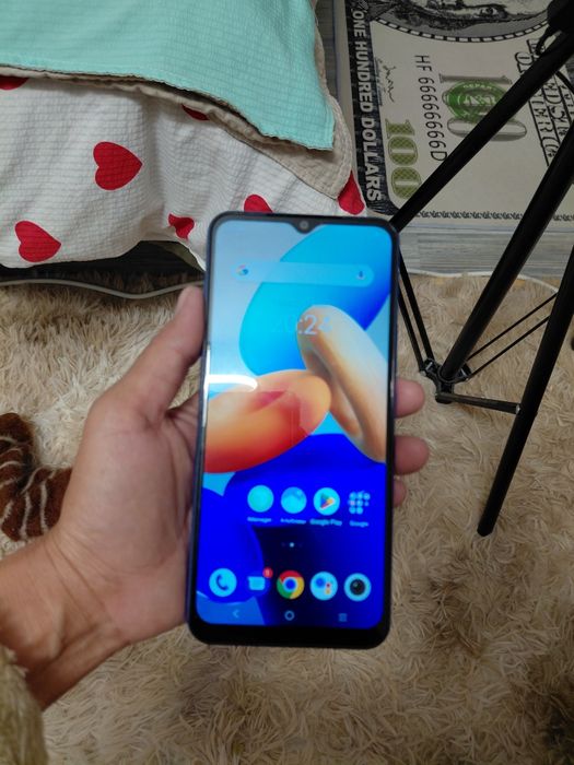 Продается телефон