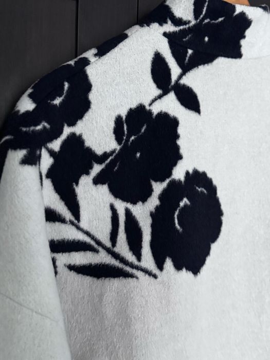Jacheta palton alb negru flori marime M oversize