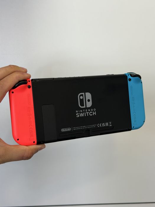 Nintendo Switch + Super Mario Odyssey