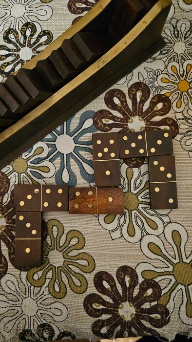 Домино из натурального дерева. Подарочный набор.