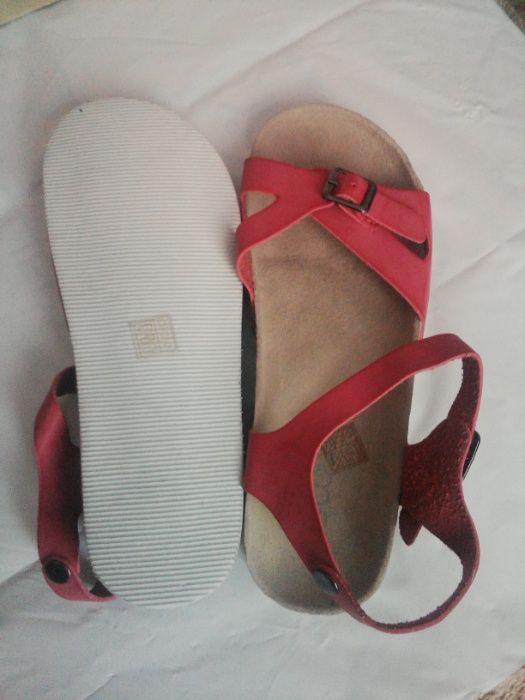 Босоножки молодежные