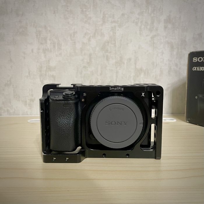 Камера Sony a6300 (тушка) + 2 батарейки