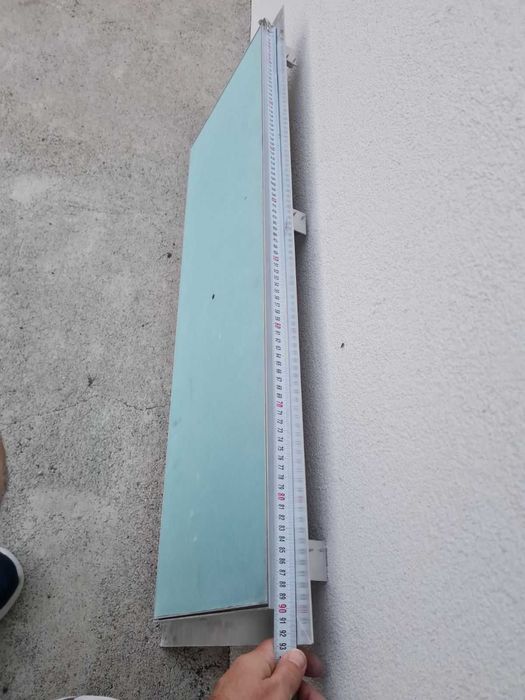 Ревизия алуминиева с вратичка  за плочка 90/30 см