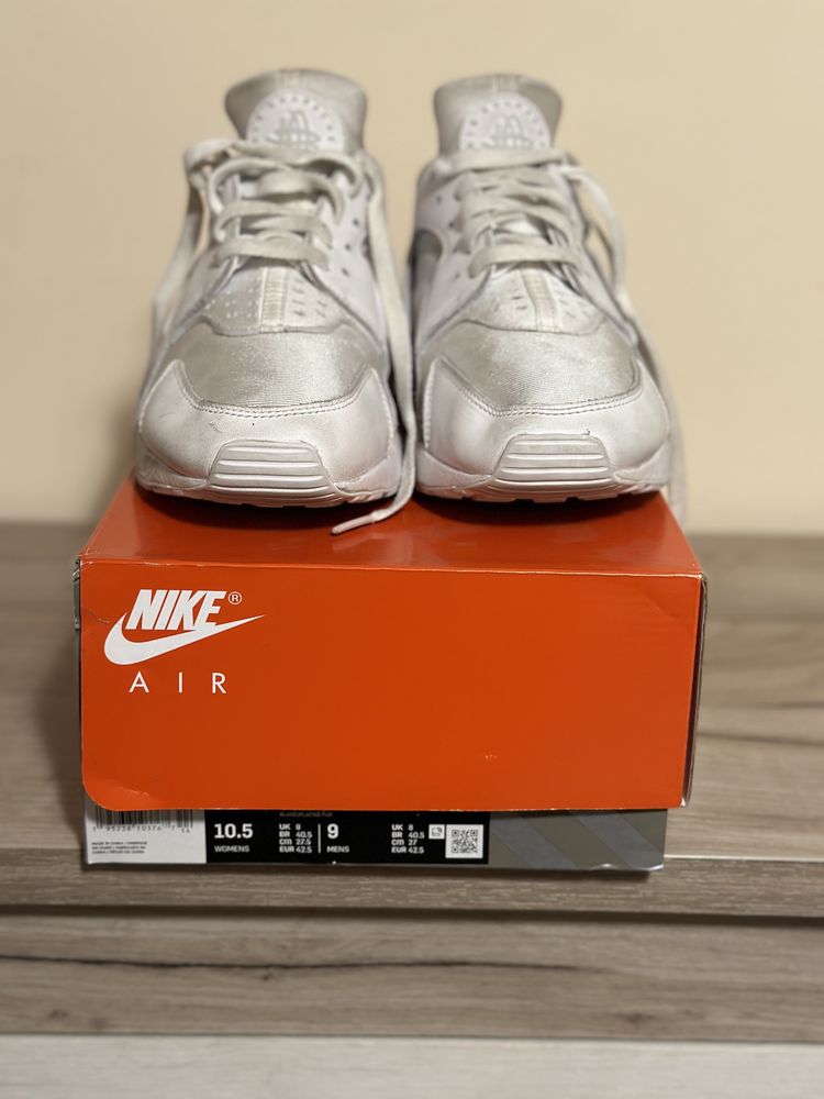 Nike Air Huarache triple white albi 42.5 Timisoara OLX.ro