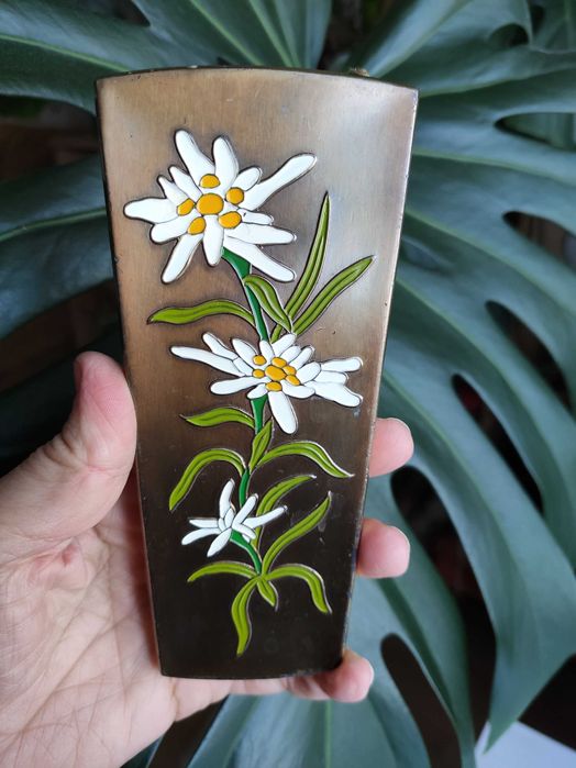 Obiecte decorative de bronz si email