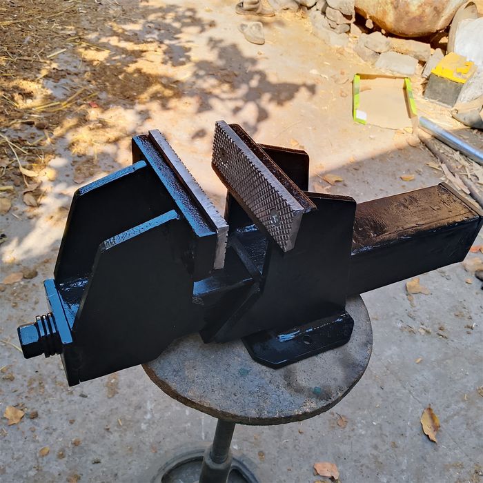 Тиски сотилади Темир стал