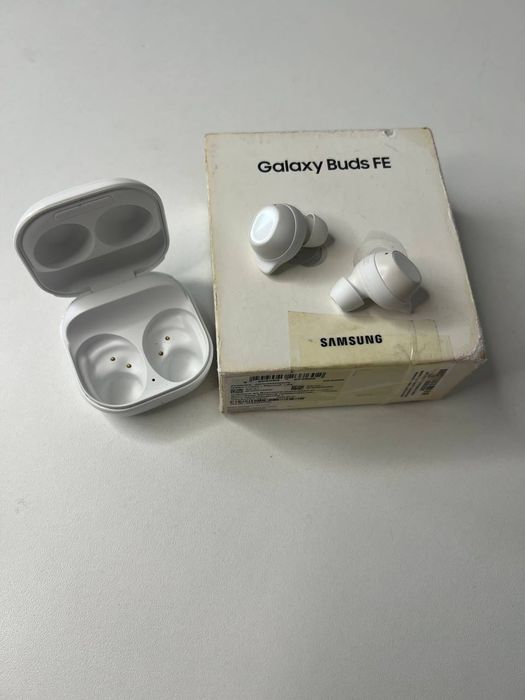Samsung Buds FE наушник