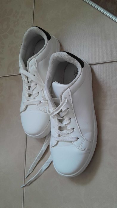 Дамски маратонки STEVE MADDEN/бели кецове