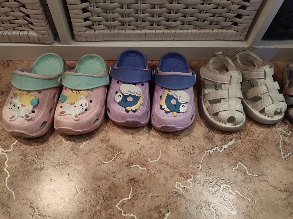 Продам детскую обувь на лето