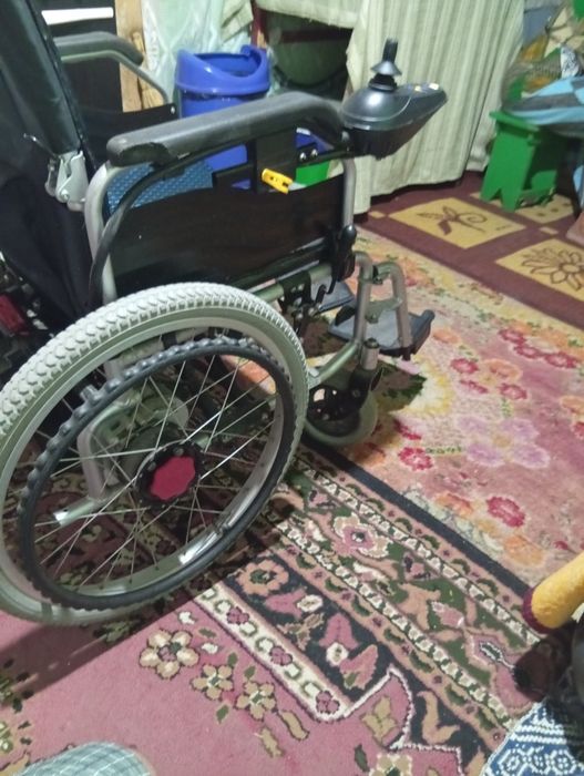 Scaun rulant este în stare funcționabilă foarte bună .