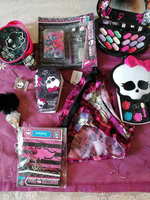 Монстър хай нещица за 50 лв всичко