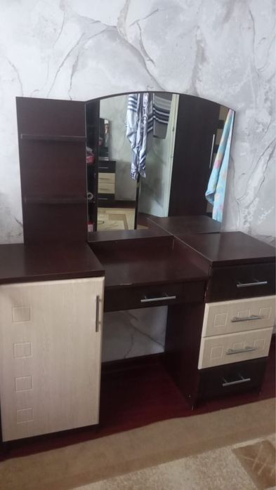 Продам шифоньер с тумбочкой