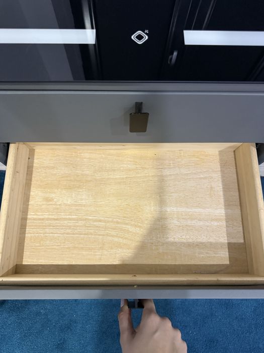 Vand noptiera cu incarcare,boxe care de conecteaza la bluetooth+lumini