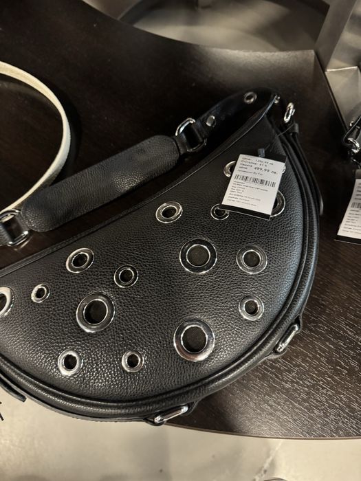 Впечатляващи Нови Чанти на BY FAR и шалове от алпака вълна