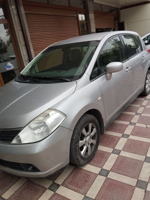 Автомобиль Nissan Tiida