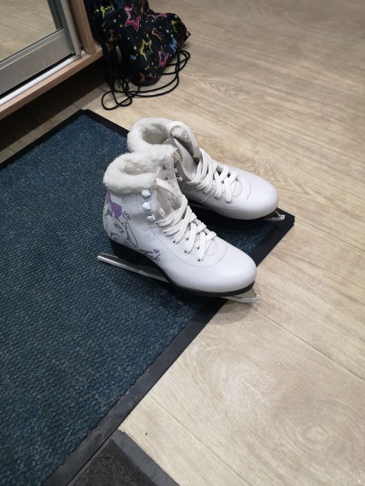 Коньки фигурные для девочки