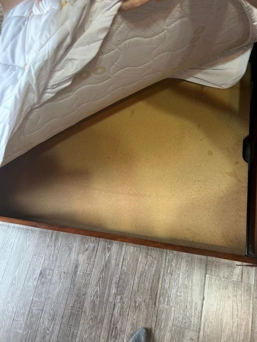 Продам кровать с матрасом