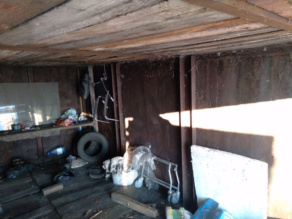 Гараж железный .